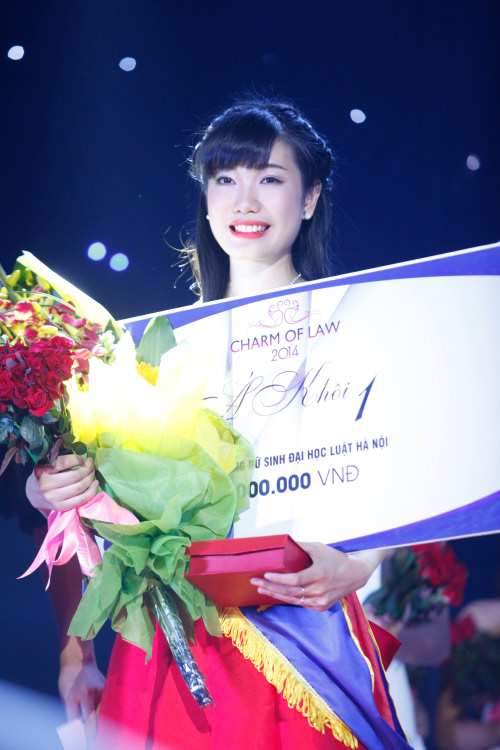 Nữ sinh miền núi giành vương miện hoa khôi Charm of Law 2014