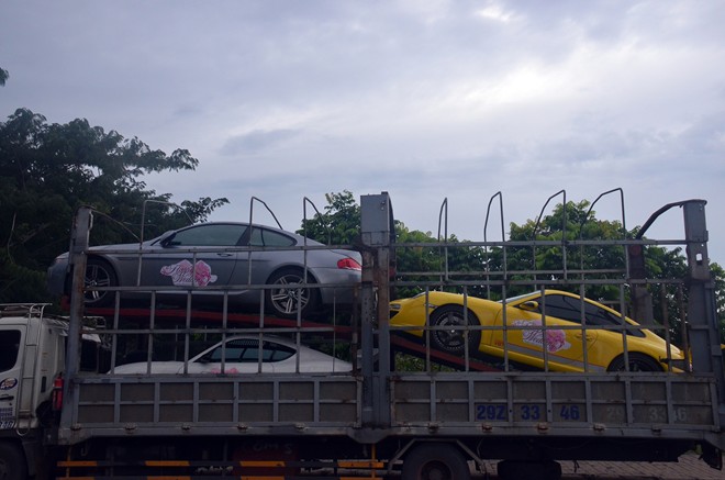 Đám cưới “phố núi” với dàn siêu xe ô tô hoành tráng