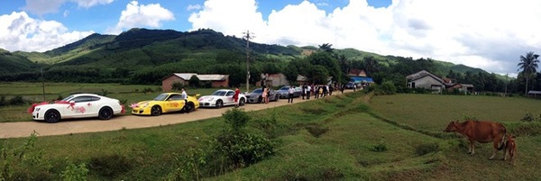 Đám cưới “phố núi” với dàn siêu xe ô tô hoành tráng