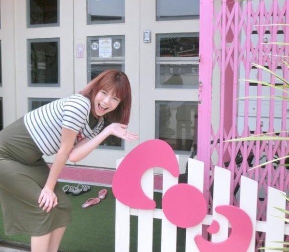 Hot blogger Singapore gây choáng vì khoe “chiến tích dao kéo”
