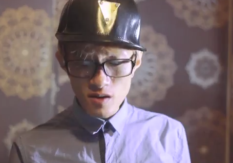 Mr. Bim cover “Chắc ai đó sẽ về” với nền nhạc Because I Miss You