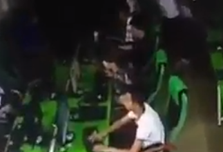 Mải chơi game thanh niên bị bạn gái “bạt tai” tới tấp