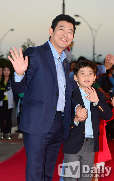 Các sao nữ ăn mặc hở hang bị 