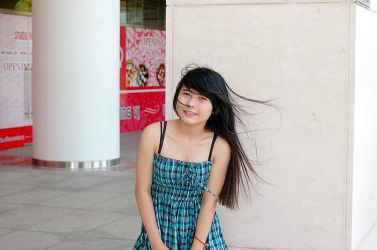 Cô gái 9X hóa trang giống nhân vật phim ma búp bê Annabelle 