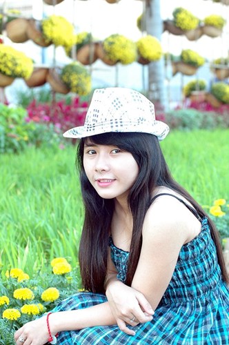 Cô gái 9X hóa trang giống nhân vật phim ma búp bê Annabelle 