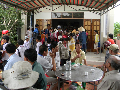 Hàn lại khung sắt hai vợ chồng trẻ bị điện giật tử vong