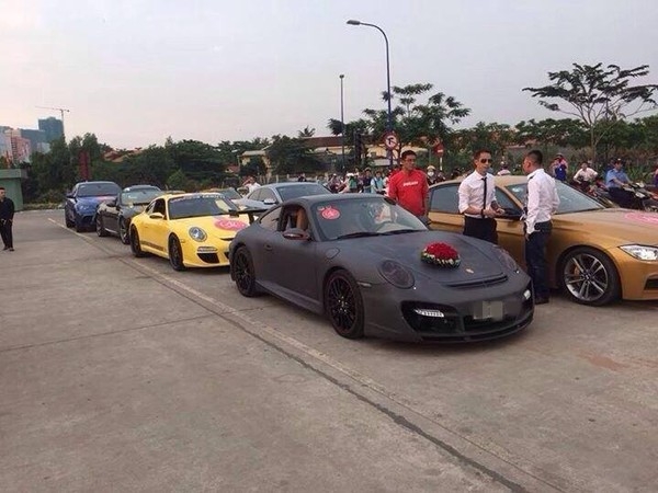 Lác mắt với dàn xế “khủng” trong đám cưới Thu Thủy