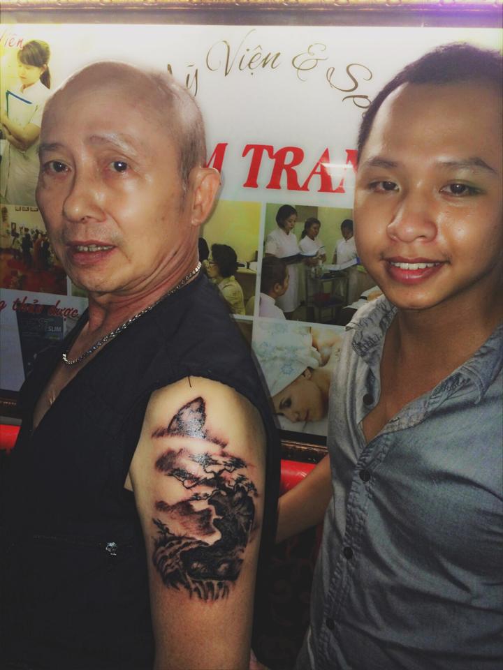 Người lớn tuổi nhất đi xăm kín bắp tay là “cụ ông” U65