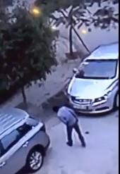 Clip: “Đạo chích” bẻ đôi gương ô tô trong vòng 10 giây