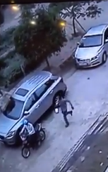 Clip: “Đạo chích” bẻ đôi gương ô tô trong vòng 10 giây