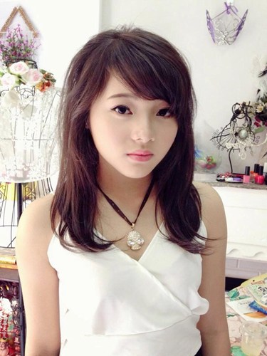 Vẻ đẹp vạn người mê của nữ sinh 9X bị chụp lén 