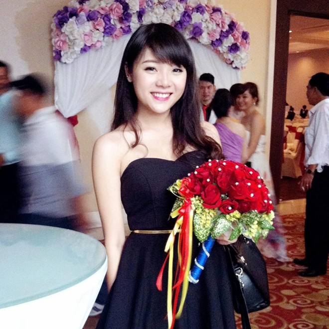 Vẻ đẹp vạn người mê của nữ sinh 9X bị chụp lén 