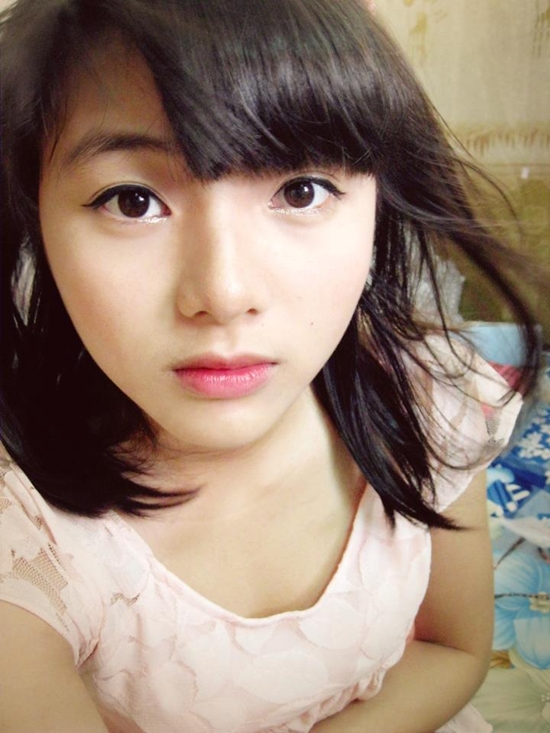 Vẻ đẹp vạn người mê của nữ sinh 9X bị chụp lén 