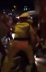 Clip: Thanh niên “hung hăng”, cảnh sát dùng võ thuật khống chế