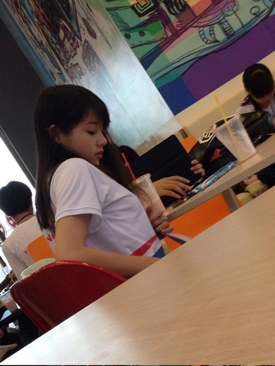3 hot girl bất ngờ nổi tiếng trên mạng