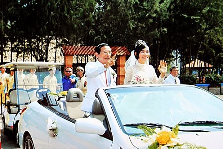 Đại gia Lê Ân là một trong những tỷ phú chiều vợ nhất thế giới