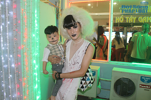 Hơn 20 ngàn người tham dự lễ hội Halloween lớn nhất 2014