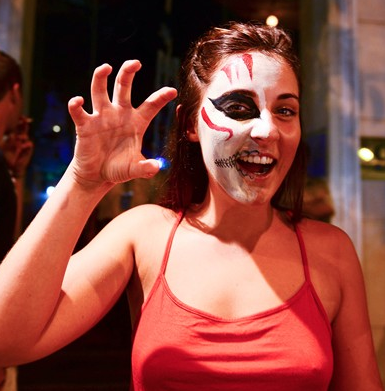 Ngắm thiếu nữ trước và sau hóa trang thành “ma nữ” đêm Halloween