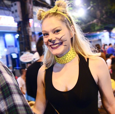 Ngắm thiếu nữ trước và sau hóa trang thành “ma nữ” đêm Halloween