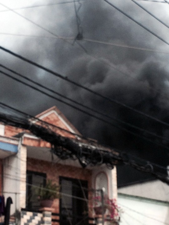 TP.HCM: Cháy lớn thiêu rụi 2 căn nhà và nhiều tài sản