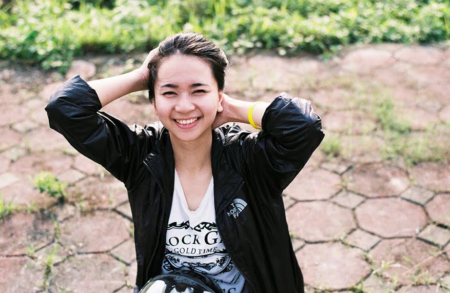 9X xinh đẹp mê xe côn tay và biểu diễn mô tô mạo hiểm