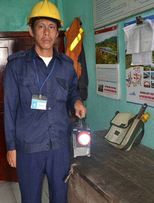 Trên cung đường sắt nguy hiểm bậc nhất Đông Dương