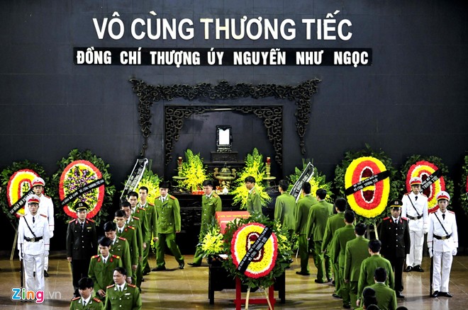 Nhà thầu tạ lỗi trước linh cữu nạn nhân vụ rơi thép