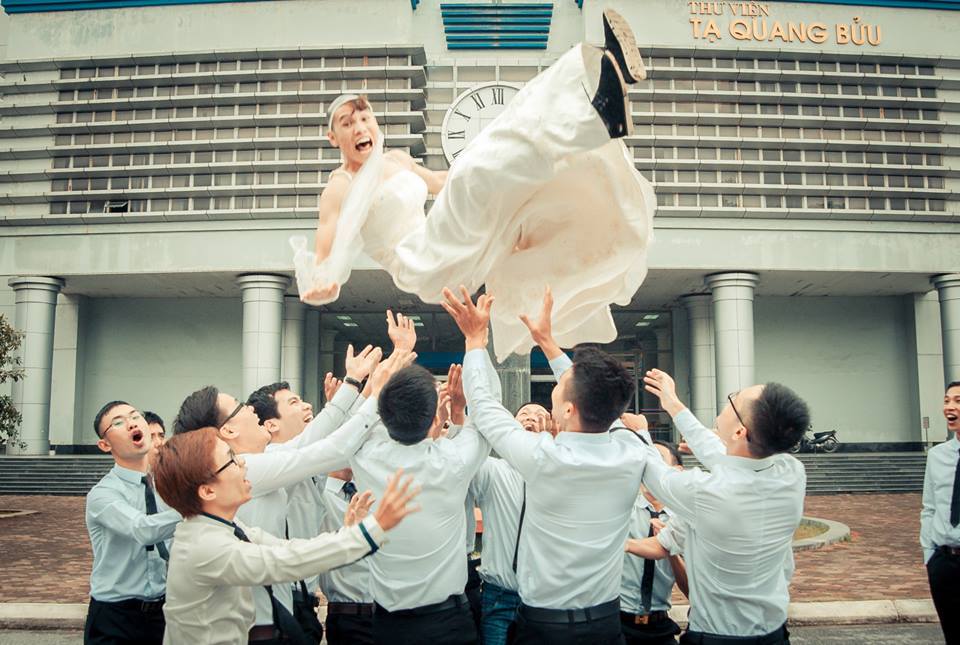 Trai Bách Khoa tổ chức “đám cưới kỷ yếu” gây xôn xao