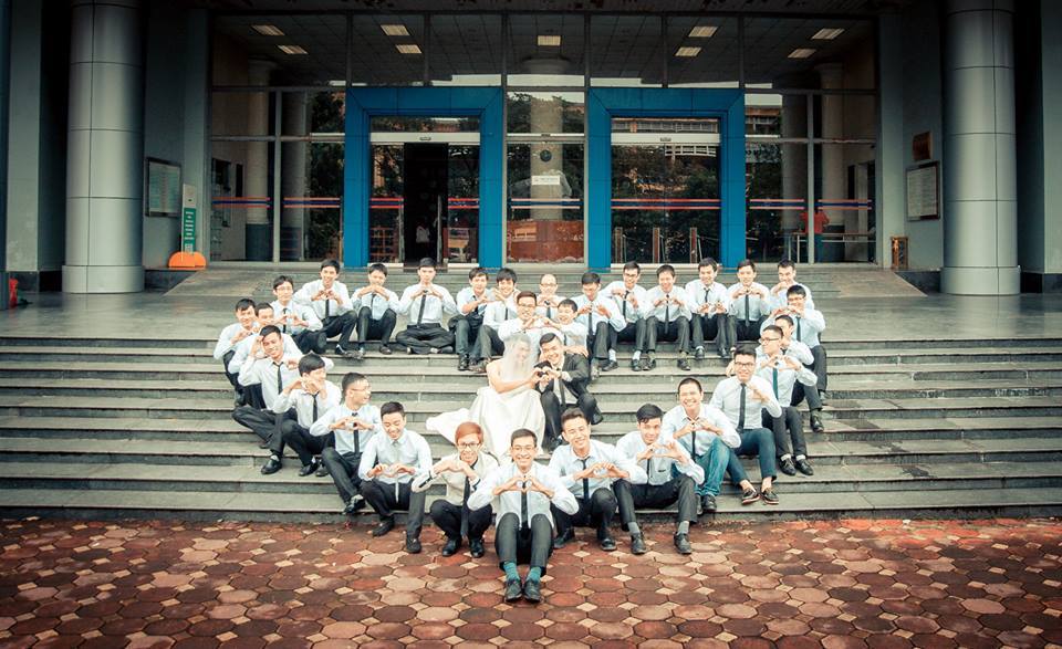 Trai Bách Khoa tổ chức “đám cưới kỷ yếu” gây xôn xao