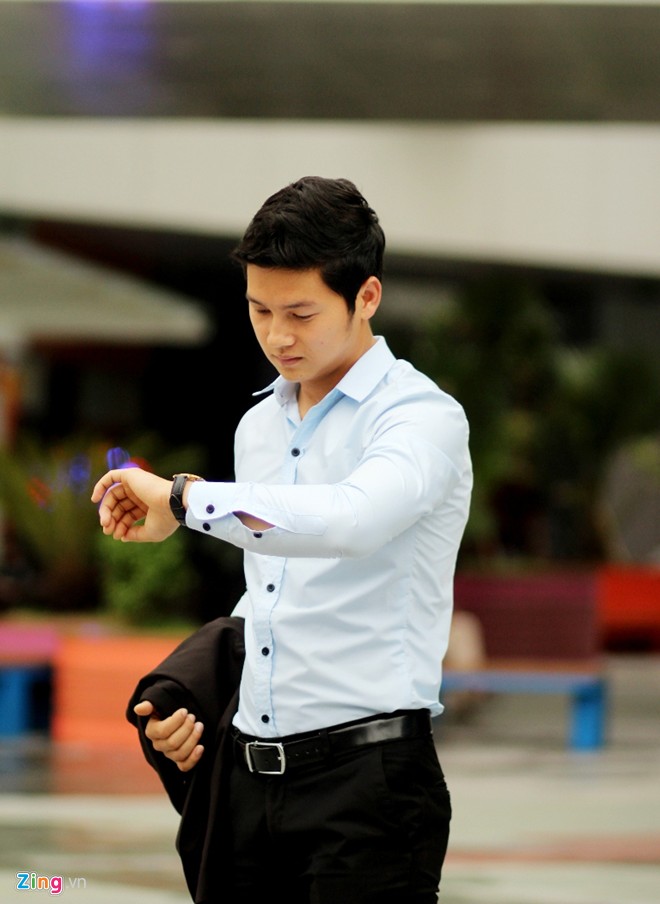 Thầy giáo 9X điển trai, dáng chuẩn như người mẫu