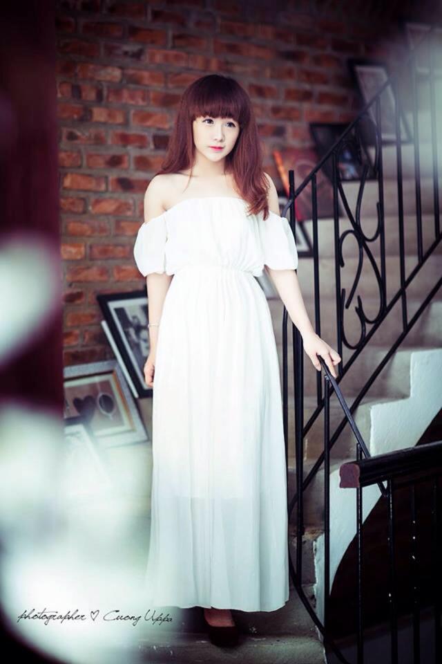 Clip: Gái xinh đi thi “The voice” vừa làm MC vừa hát gây sốt