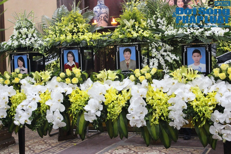 Nước mắt nghẹn ngào trong lễ tang 3 mẹ con người Việt