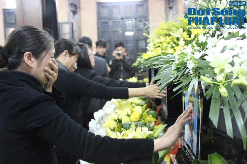 Nước mắt nghẹn ngào trong lễ tang 3 mẹ con người Việt