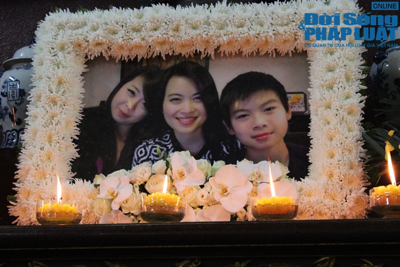 Nước mắt nghẹn ngào trong lễ tang 3 mẹ con người Việt