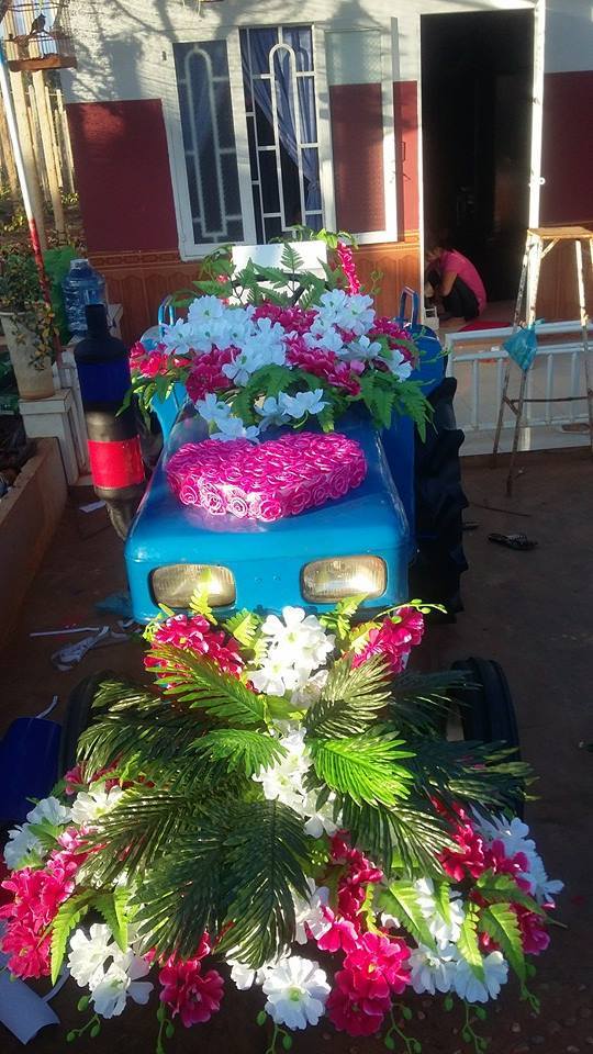 Trọn bộ ảnh rước dâu bằng xe công nông náo loạn phố núi