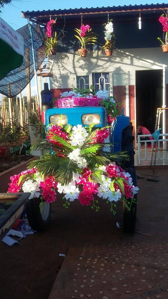 Trọn bộ ảnh rước dâu bằng xe công nông náo loạn phố núi