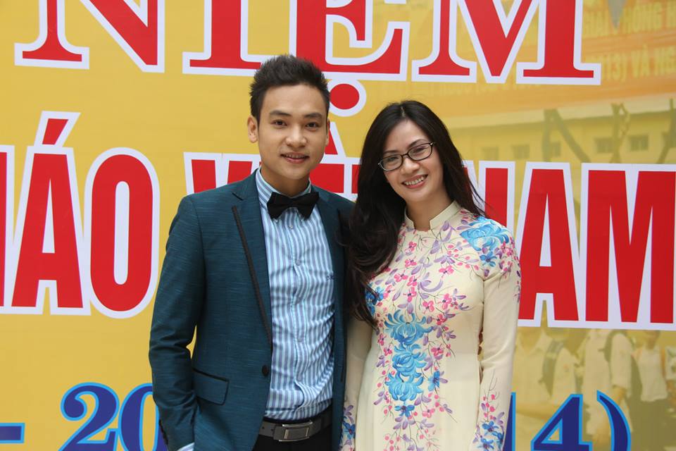 20/11: Ca sĩ Duy Khoa cùng học sinh làm bánh kem tri ân thầy cô