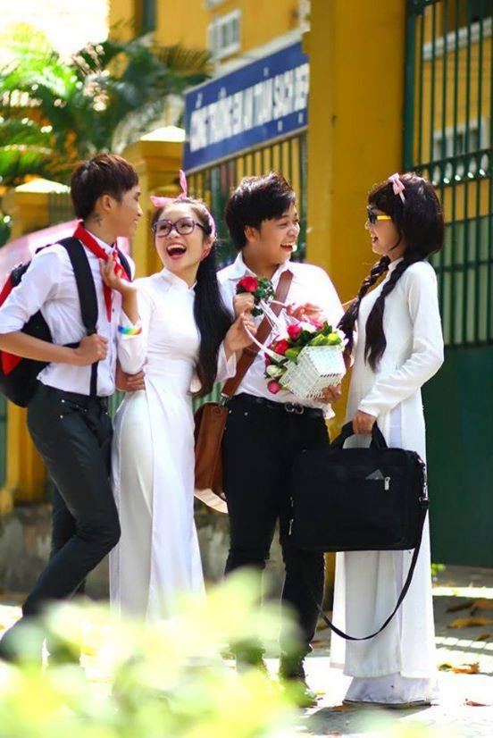 Chàng trai 9X giả gái dễ thương trong bộ ảnh “về thăm trường xưa”