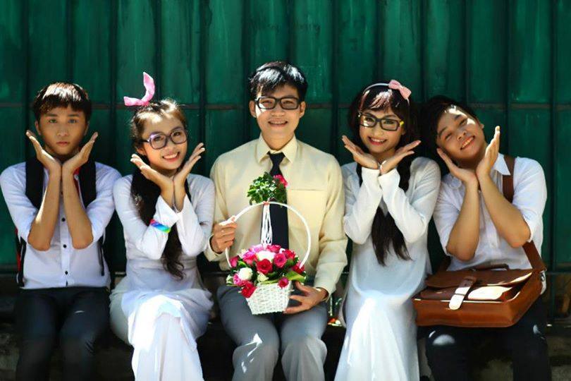 Chàng trai 9X giả gái dễ thương trong bộ ảnh “về thăm trường xưa”