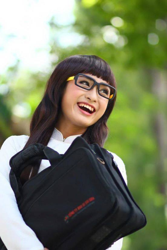 Chàng trai 9X giả gái dễ thương trong bộ ảnh “về thăm trường xưa”