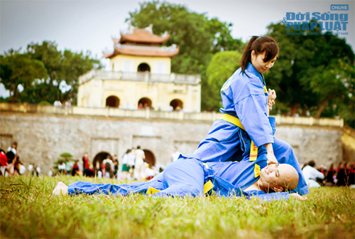 Cô dâu “tung cước”chú rể trong bộ ảnh cưới đậm chất võ thuật