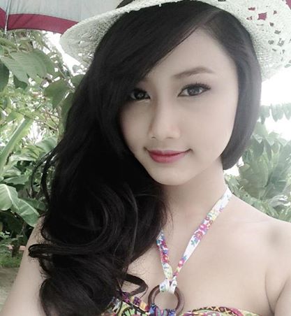 Ngẩn ngơ với nhan sắc 9X bán hàng online xinh như hot girl