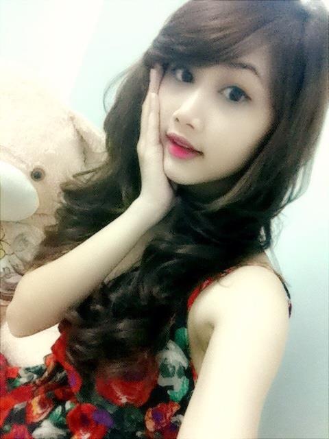 Ngẩn ngơ với nhan sắc 9X bán hàng online xinh như hot girl