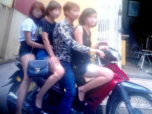 Không để tái diễn cảnh “môtô bay” chở tiếp viên nữ mát mẻ Không để tái diễn cảnh “môtô bay” chở tiếp viên nữ mát mẻ