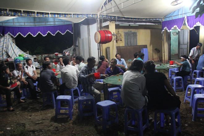 Giây phút gói quà phát nổ ở khu nhà giáo viên