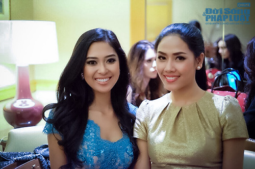 Nguyễn Thị Loan đẹp “mê hồn” trong bộ áo tứ thân tại Miss World 