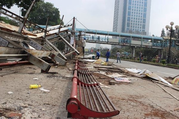 Hà Nội: Trạm trung chuyển xe buýt Cầu Giấy bị tháo dỡ