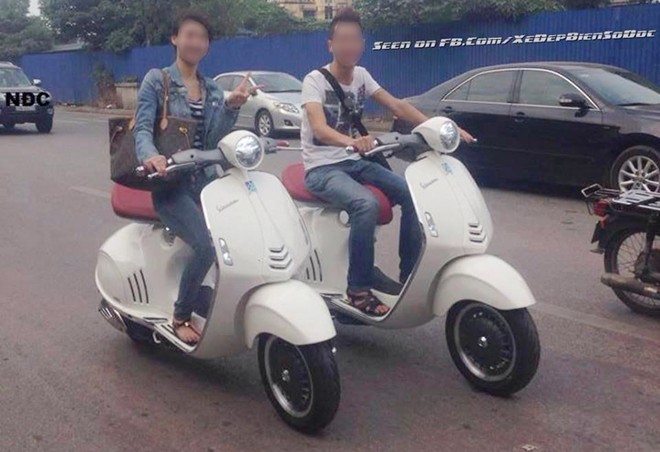 Xôn xao 4 thanh niên đi xe tay ga 340 triệu không đội mũ bảo hiểm