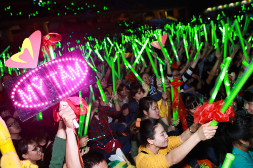 Mỹ Tâm làm fan hâm mộ “tan chảy” trong Heartbeat live concert Mỹ Tâm làm fan hâm mộ “tan chảy” trong Heartbeat live concert