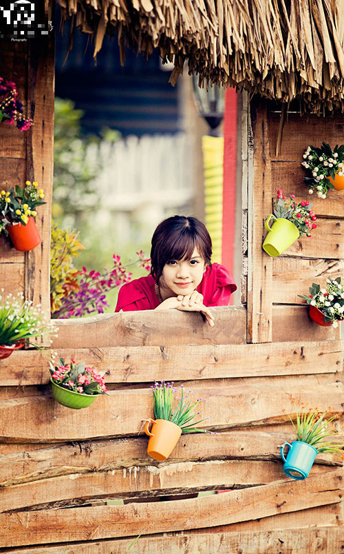 Nhan sắc hot girl Kiến Trúc vừa đệm đàn vừa hát “Để mãi có nhau”